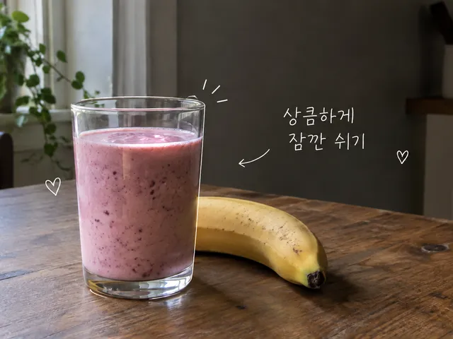 주방 식탁 위 분홍 베리 스무디와 바나나에 얇은 흰 낙서와 손글씨를 더한 AI 생성 이미지.